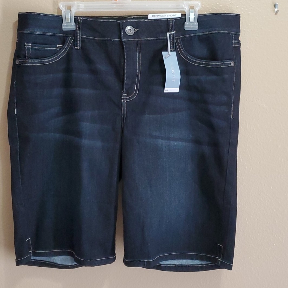 NWT Liz Claiborne Bermuda Shorts